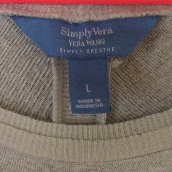 NEVER WORN Vera Wang cream flowy long sleeve - Picture 3 of 5